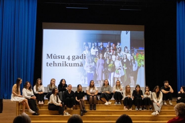 Topošie grāmatveži iedvesmojas no 4. kursa pieredzes