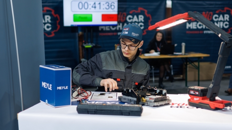 Liepājas Valsts tehnikuma audzēkņi demonstrē meistarību konkursā “Young Car Mechanic” finālā Rīgā