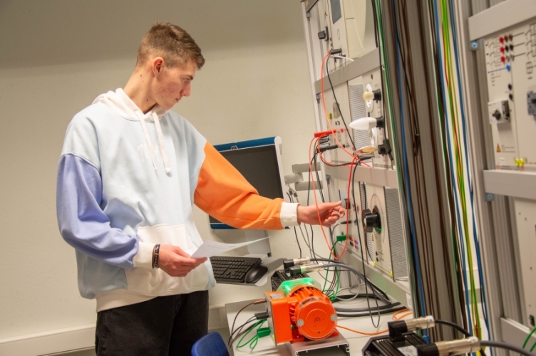 Kā vējš kļūst par elektrību – izglītojoša nodarbība Nīcas vidusskolas jauniešiem